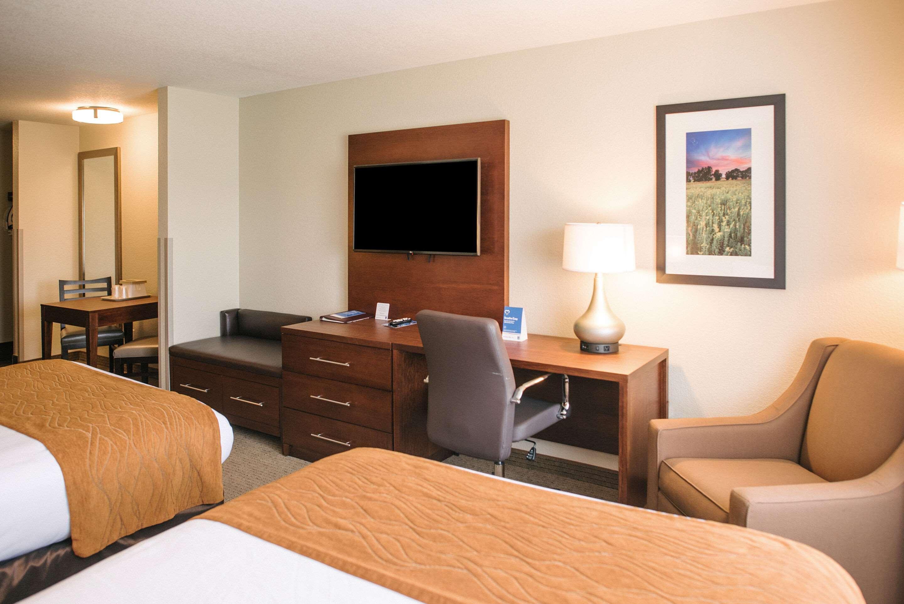 קאסטר Comfort Inn & Suites מראה חיצוני תמונה