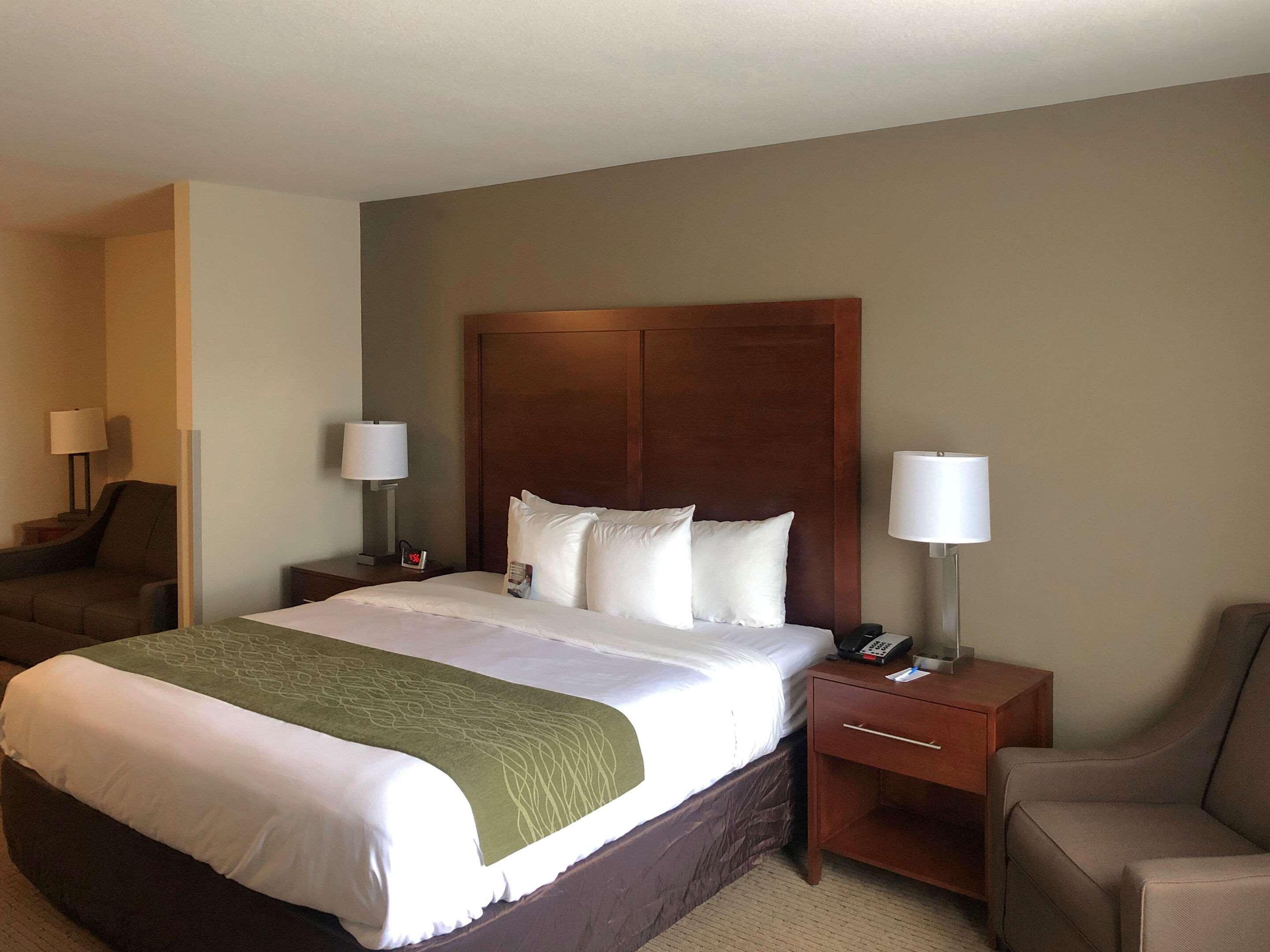 קאסטר Comfort Inn & Suites מראה חיצוני תמונה