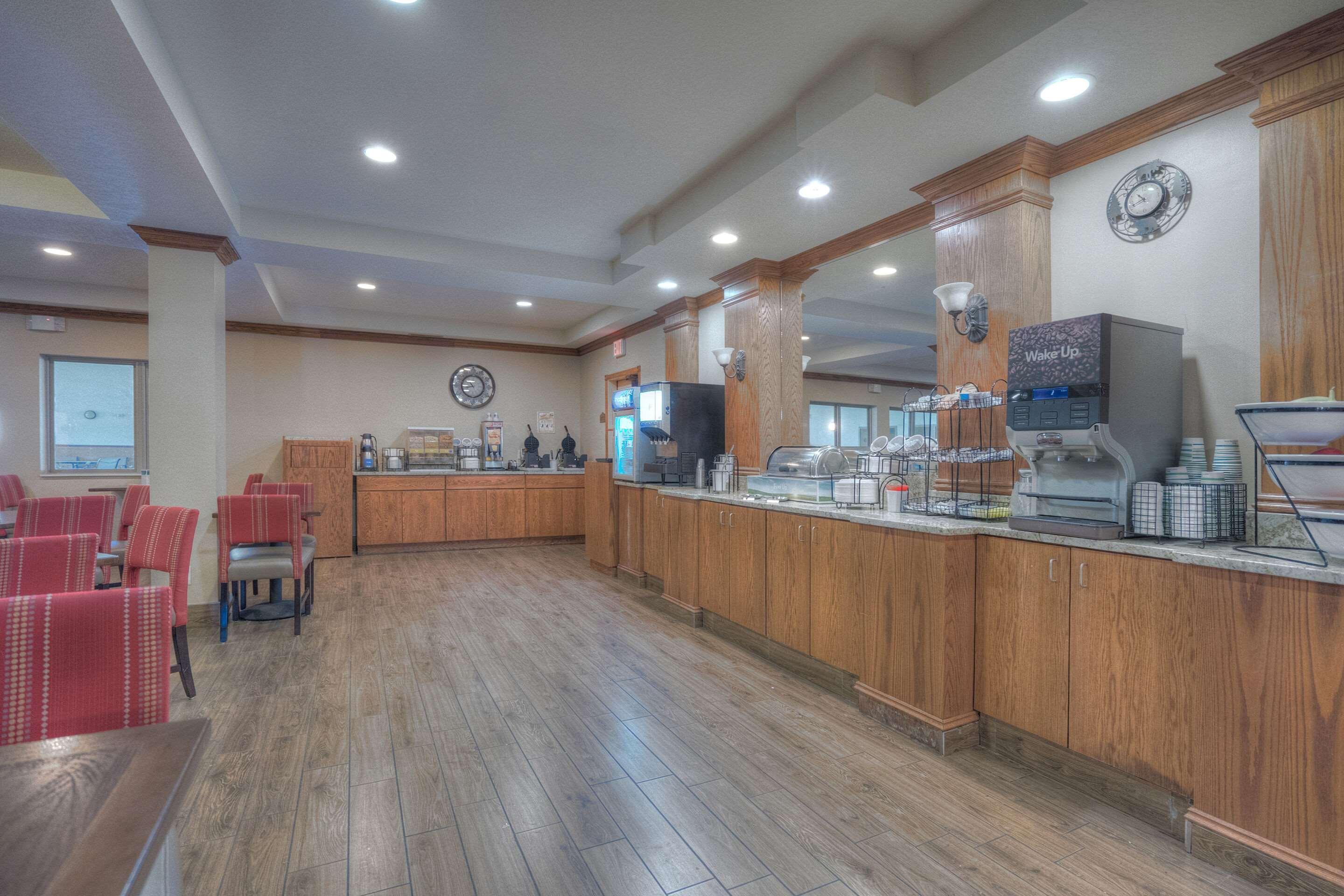 קאסטר Comfort Inn & Suites מראה חיצוני תמונה