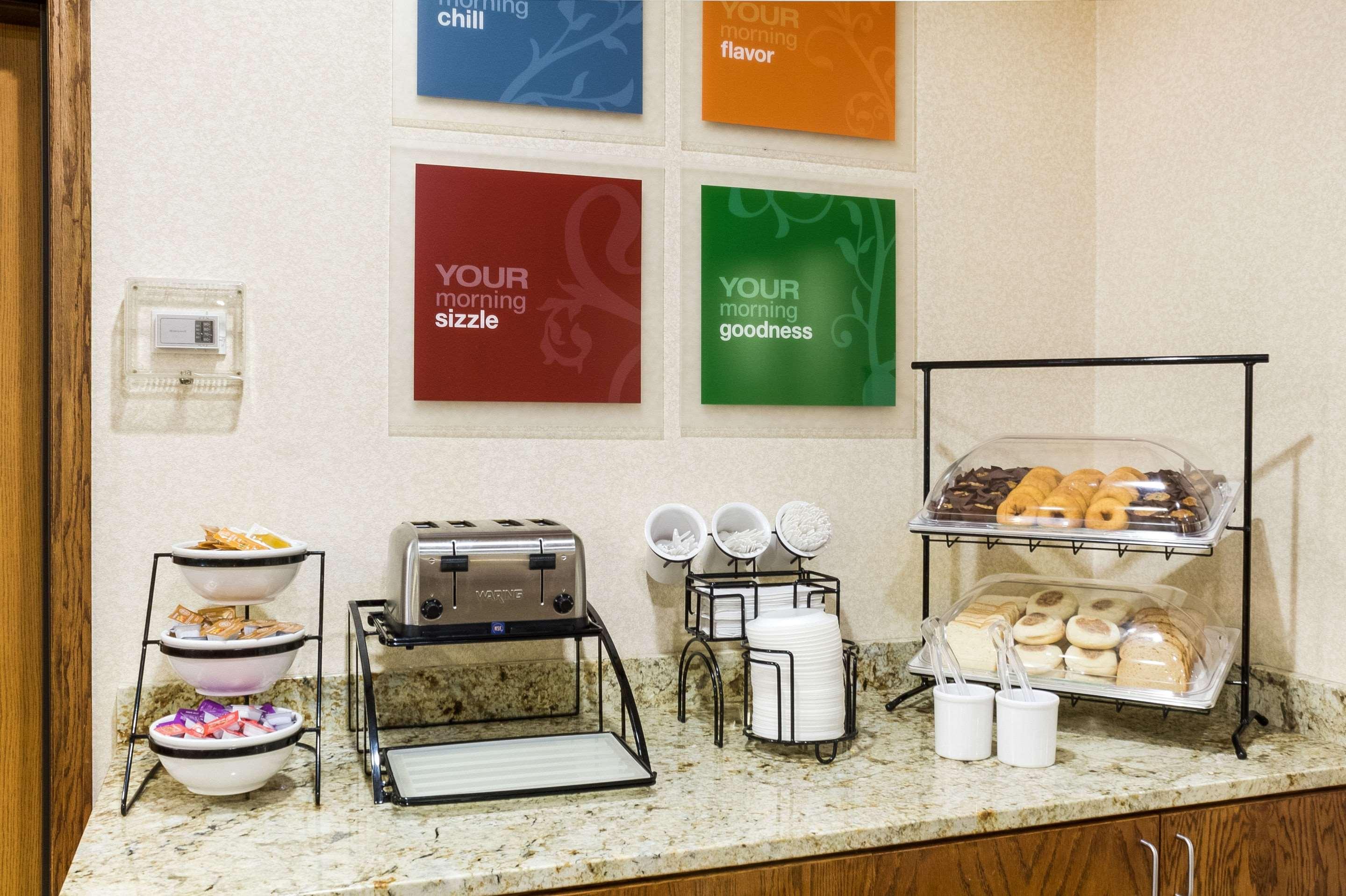 קאסטר Comfort Inn & Suites מראה חיצוני תמונה