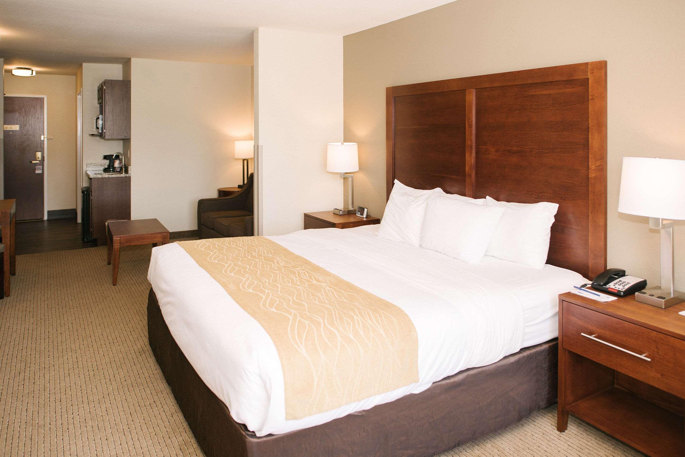 קאסטר Comfort Inn & Suites מראה חיצוני תמונה